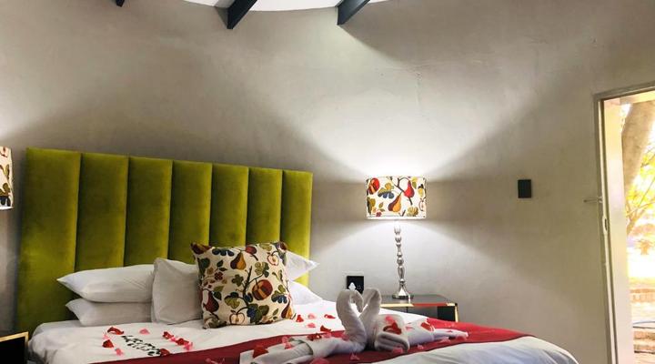 Shangri-La Country Hotel