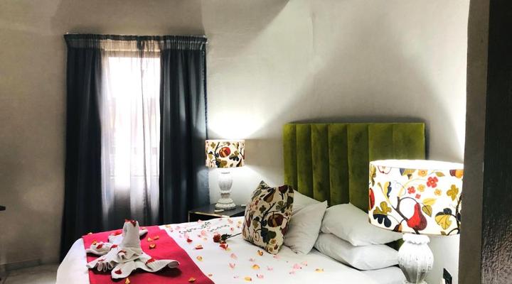 Shangri-La Country Hotel