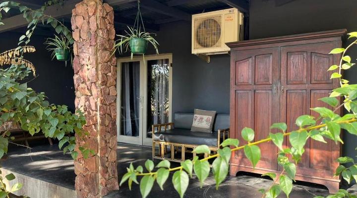 Shangri-La Country Hotel