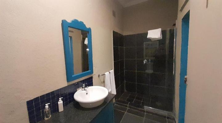 Shangri-La Country Hotel