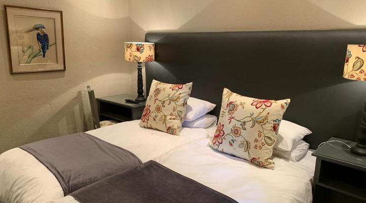 Shangri-La Country Hotel