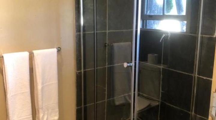 Shangri-La Country Hotel