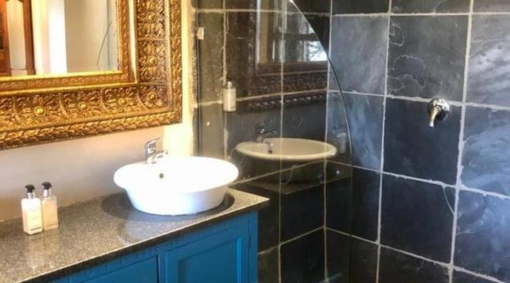 Shangri-La Country Hotel