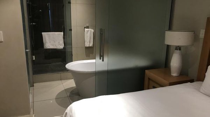 First Divine Suites - Hydro Park