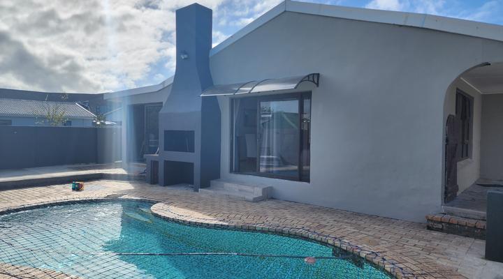 Atlantis Haven Self Catering Accommodation- Sunrise On Sea