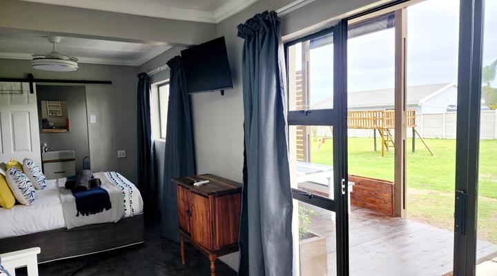 Atlantis Haven Self Catering Accommodation- Sunrise On Sea