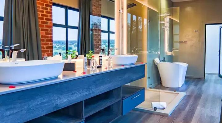 The Cliffhanger Lodge