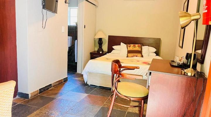 Shangri-La Country Hotel