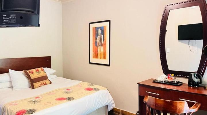 Shangri-La Country Hotel