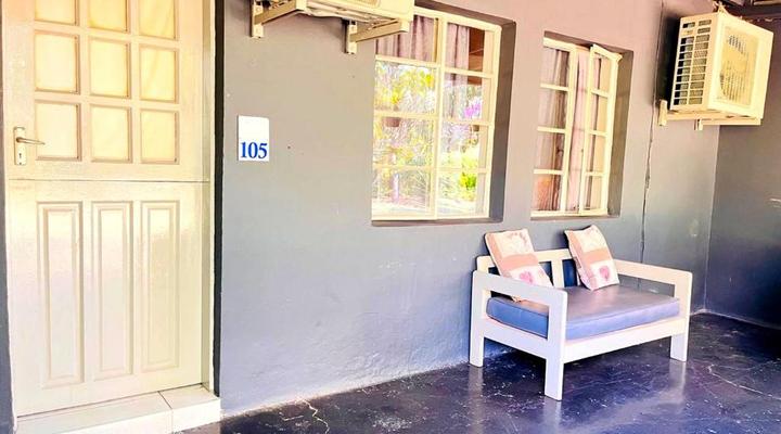 Shangri-La Country Hotel