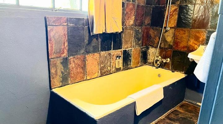 Shangri-La Country Hotel