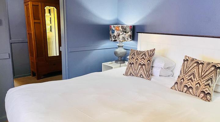 Shangri-La Country Hotel