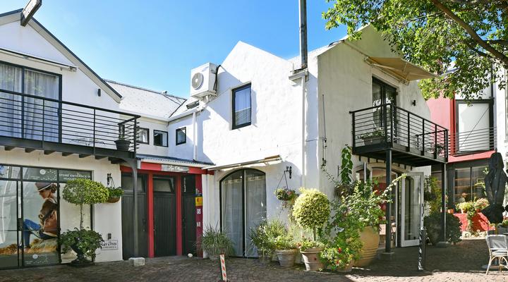 Los Olivos at the Yard