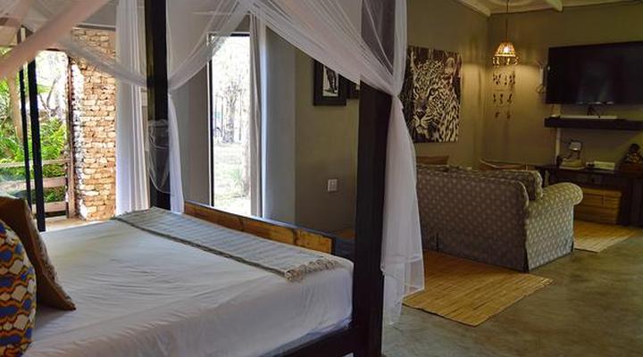 Foxy Crocodile Bush Lodge & Kruger Safaris