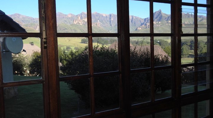 Drakensberg Gardens Fairways - Heartwood Mountain Cottage