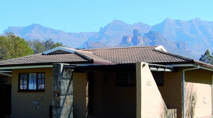 Drakensberg Gardens Fairways - Heartwood Mountain Cottage