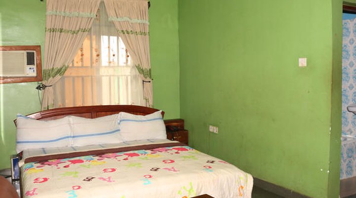 Green Park Hotel And Suites