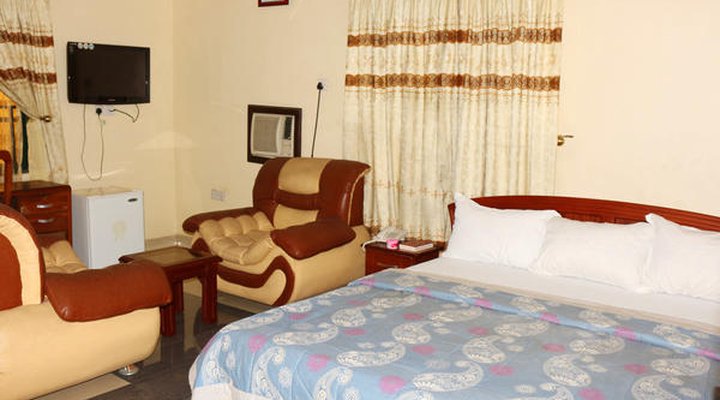 Green Park Hotel And Suites