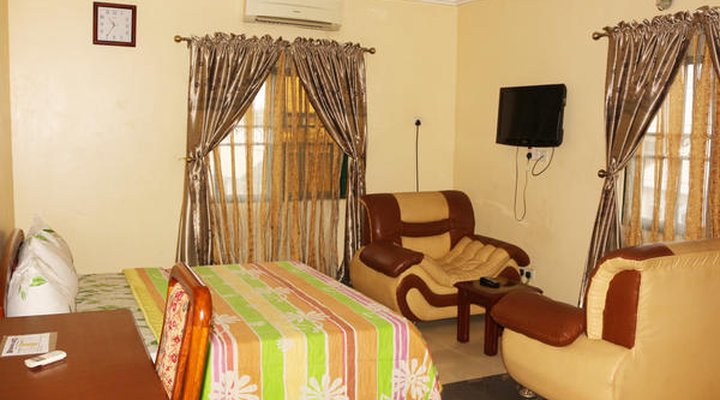 Green Park Hotel And Suites