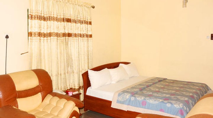 Green Park Hotel And Suites