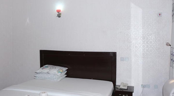 Grand Decent Hotel And Suites