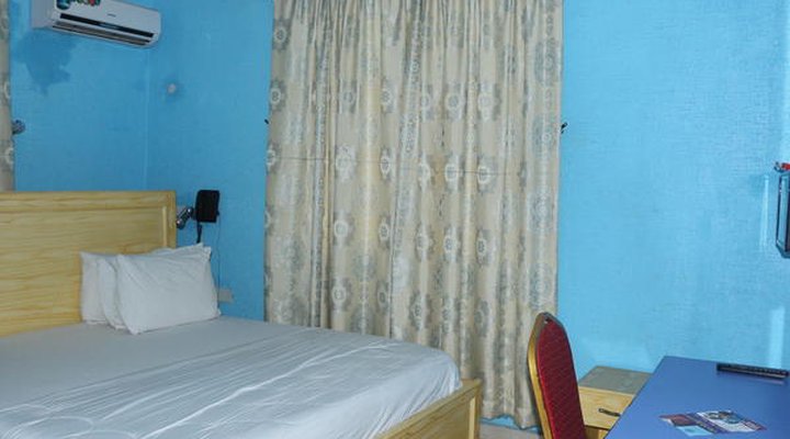 Grand Decent Hotel And Suites