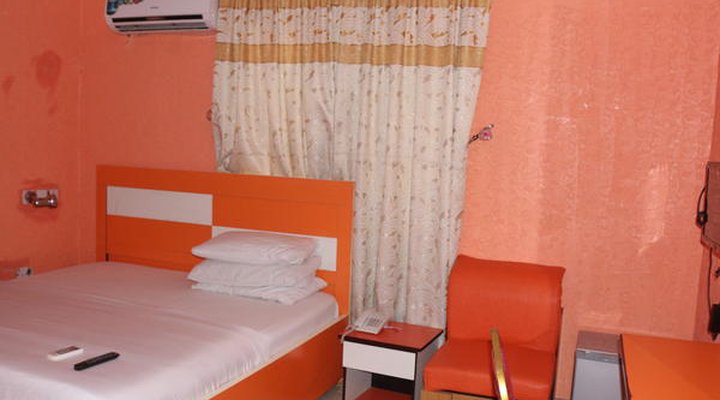 Grand Decent Hotel And Suites