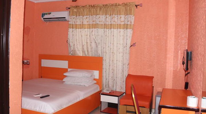 Grand Decent Hotel And Suites