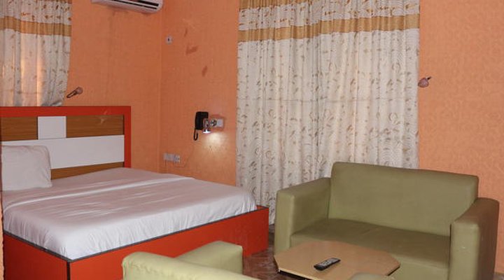 Grand Decent Hotel And Suites