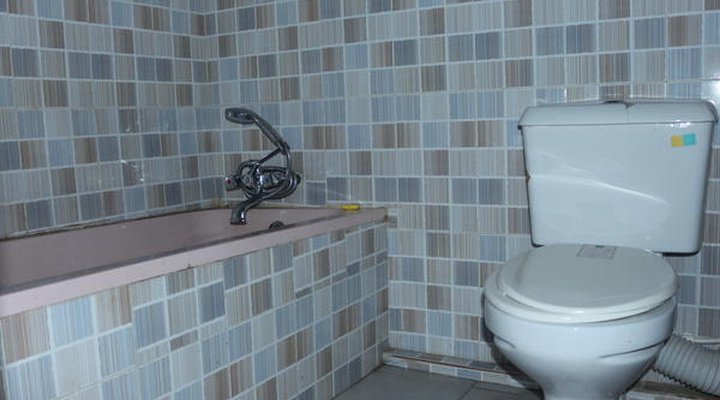 Grand Decent Hotel And Suites