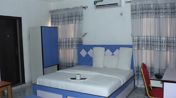 Grand Decent Hotel And Suites