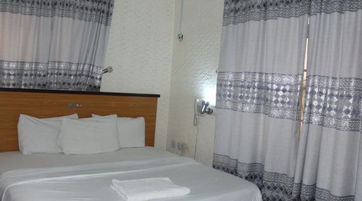 Grand Decent Hotel And Suites