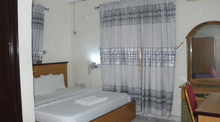 Grand Decent Hotel And Suites