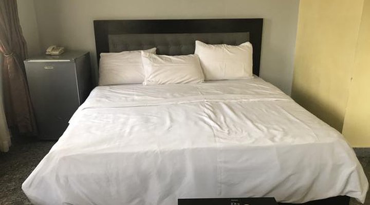 Pentagon Luxury Suites