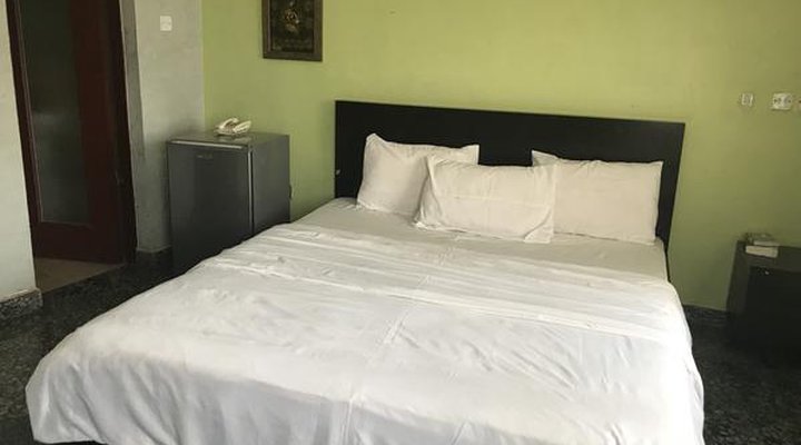 Pentagon Luxury Suites