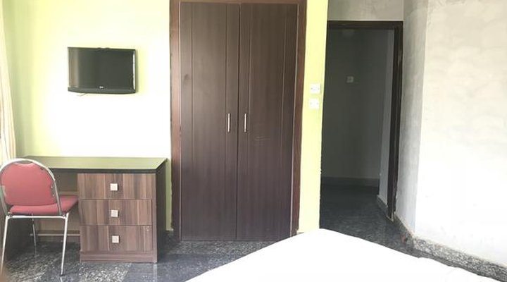 Pentagon Luxury Suites