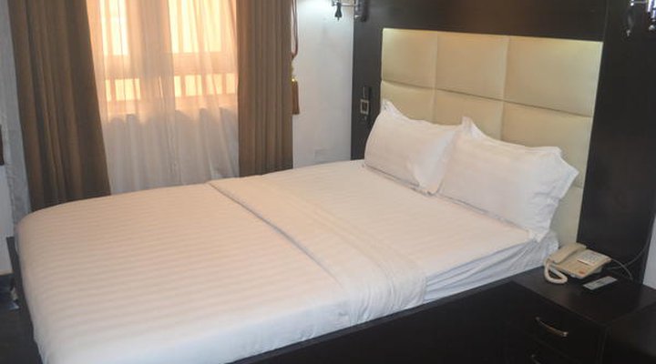 Mac Dove Lounge & Suites