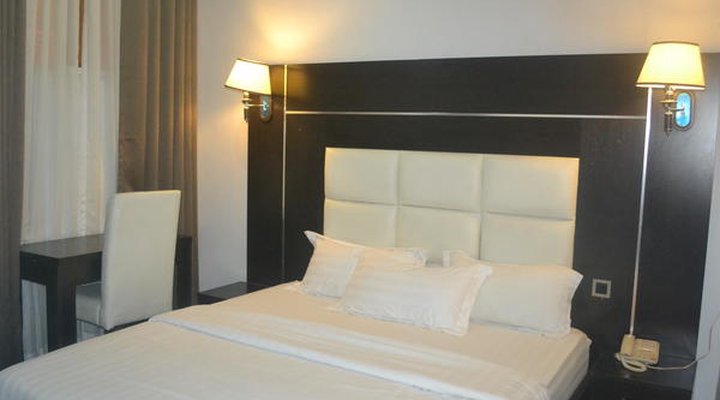 Mac Dove Lounge & Suites