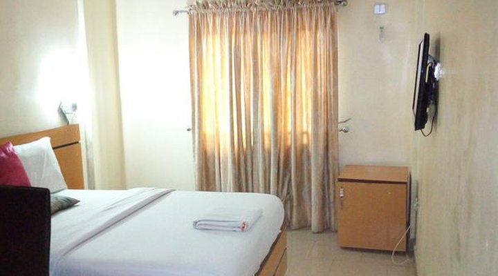 D'Czars Hotel & Suites