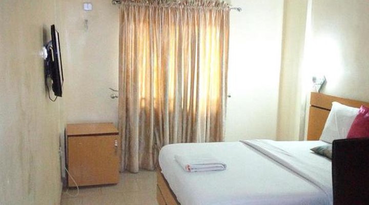 D'Czars Hotel & Suites