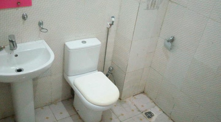 D'Czars Hotel & Suites