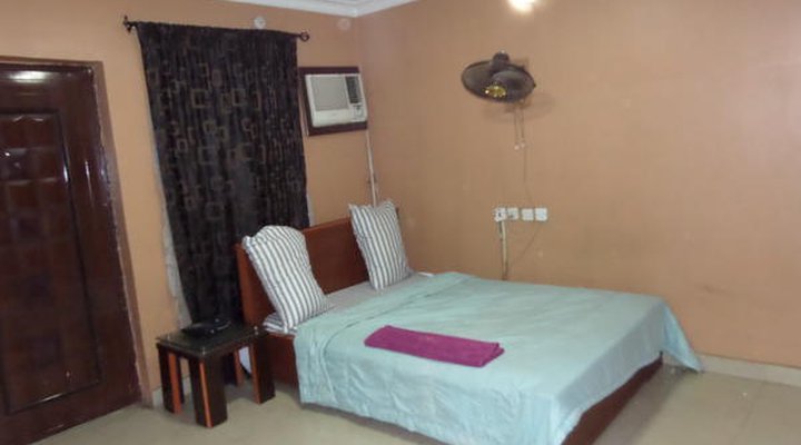 B & S Hotel & Suites