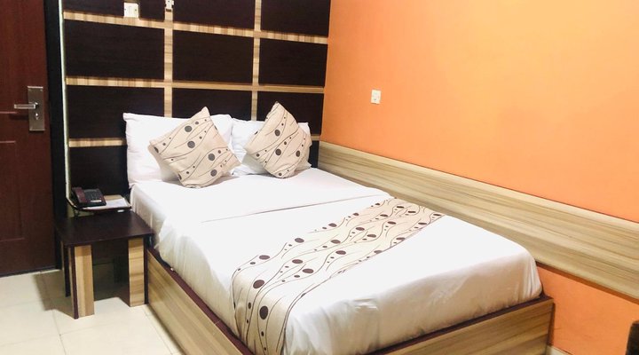 DownTown Royal Hotel