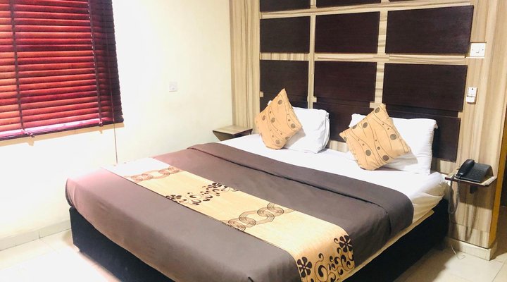 DownTown Royal Hotel