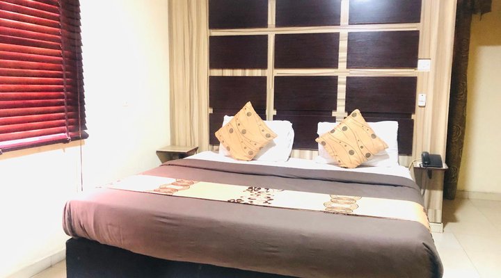 DownTown Royal Hotel