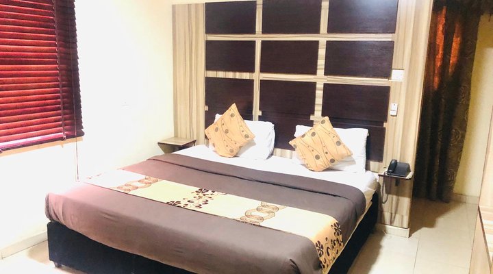 DownTown Royal Hotel