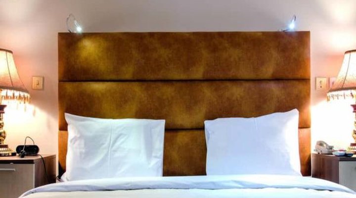 Chesterfield Hotel & Suites