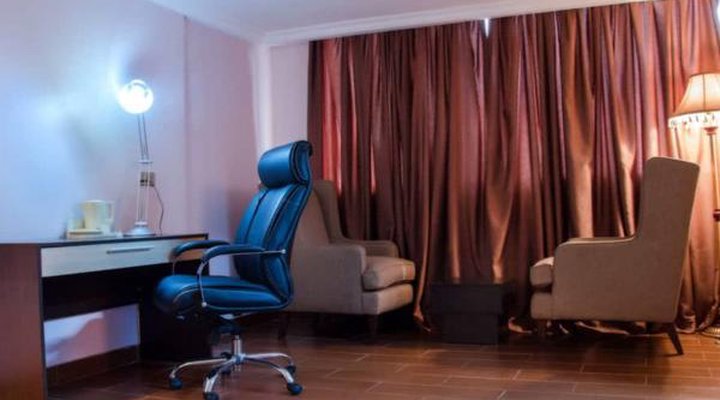 Chesterfield Hotel & Suites