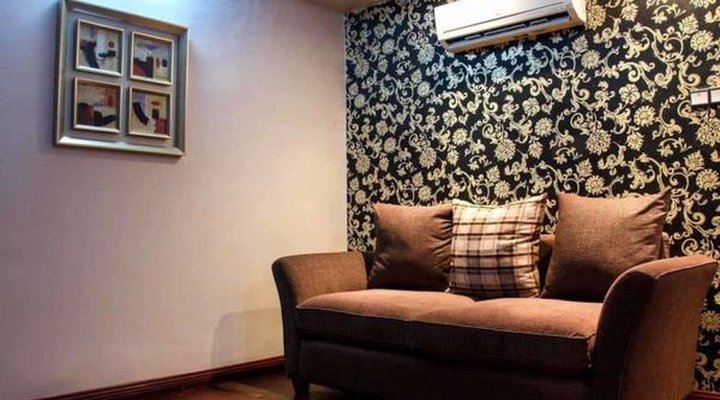 Chesterfield Hotel & Suites