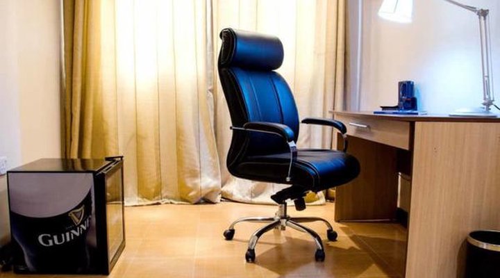 Chesterfield Hotel & Suites